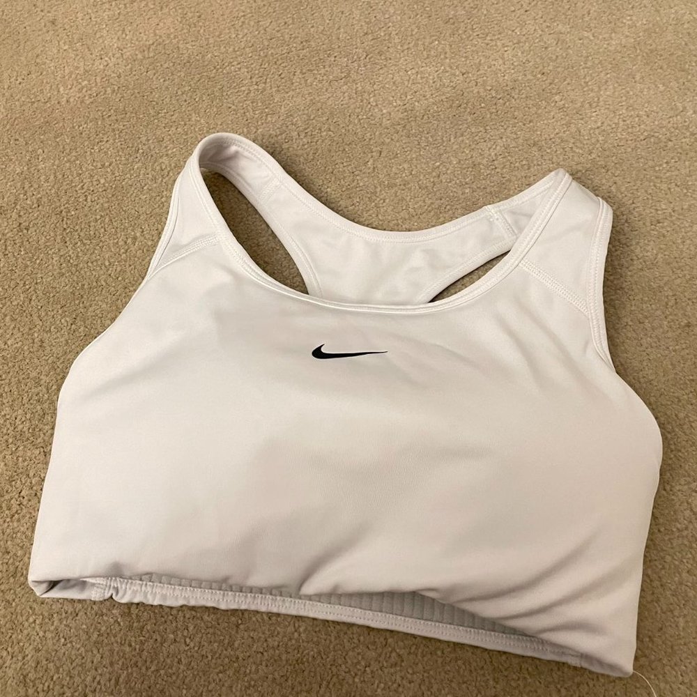 Nike Swoosh Medium Support